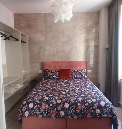 Pink Maison Milano Centro Piazza Diaz Duomo Apartment Ngoại thất bức ảnh